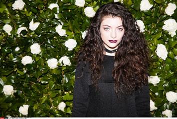 Kolaborasi MAC dan Lorde