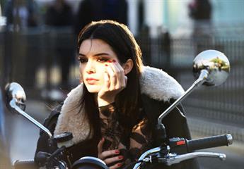 KENDALL JENNER JADI WAJAH BARU ESTÉE LAUDER