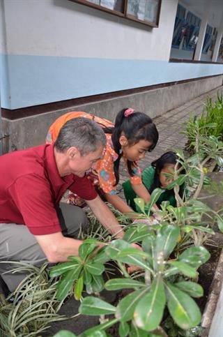 Menebar Cinta