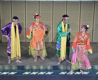 Sajian Operet dari Teater Abang None