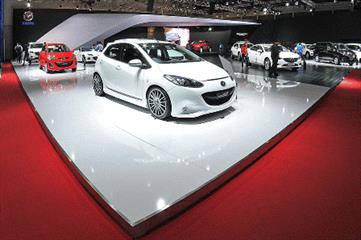 Konsep Uneri dalam Desain Stan Mazda di IIMS 2013  