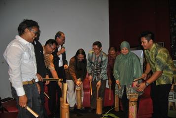 Festival Arsitektur Bambu Bertaraf Internasional Pertama di Lombok