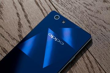 OPPO R1x Ponsel Pintar dengan Potongan 'Berlian'