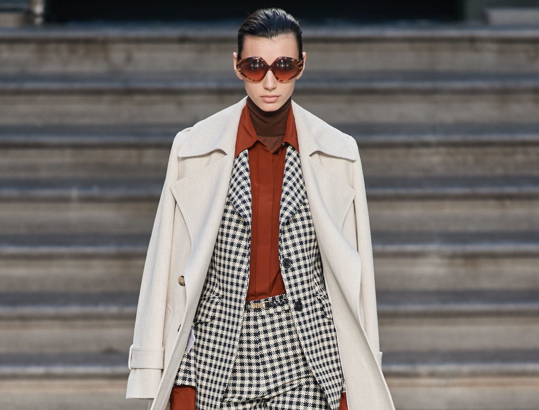 Victoria Beckham Spring/Summer 2020: Feminitas yang Elegan