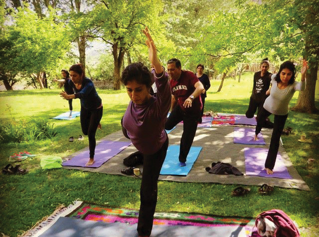 Baca Pengalaman Titania Veda Melakukan Yoga di Pegunungan Hindu Kush Pakistan