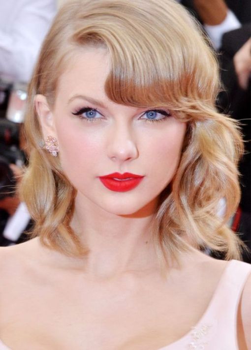 Trik Menjaga Lipstik Tetap Awet Ala Taylor Swift