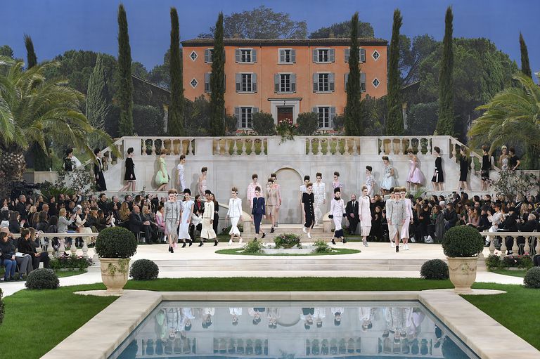 Berkelana ke Musim Panas di Tengah Itali Bersama Koleksi Chanel Haute Couture Spring/Summer 19