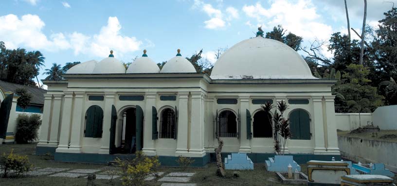 Makam Raja Ali Haji sang Bapak Bahasa Melayu Indonesia di Kepulauan Riau