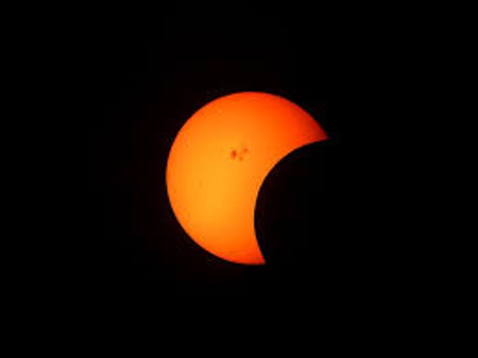 Saksikan Gerhana Bulan Parsial di Langit Indonesia Malam Ini