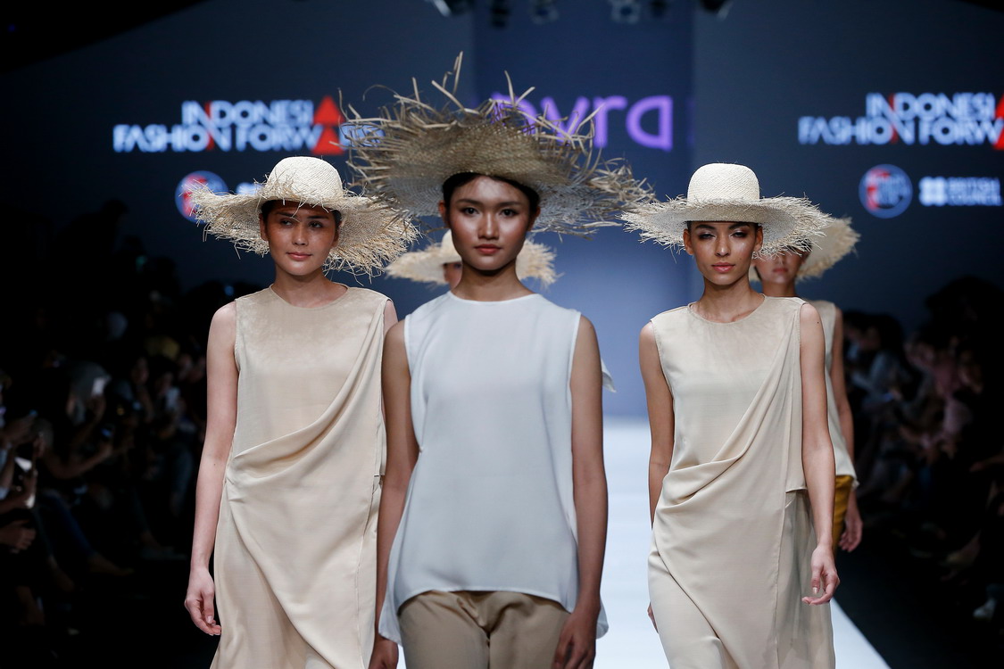  Indonesia Fashion Forward Hari Kedua, Tampilkan Busana Gaya Hidup Wanita Modern