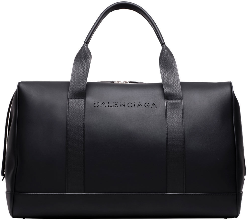 Manfaatkan Boyfriend Bag dari Balenciaga untuk Teman Traveling Anda