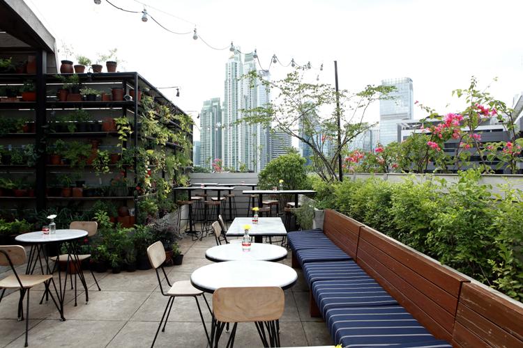 Nuansa Bersantap di Atap Hause Rooftop Bar & Restaurant