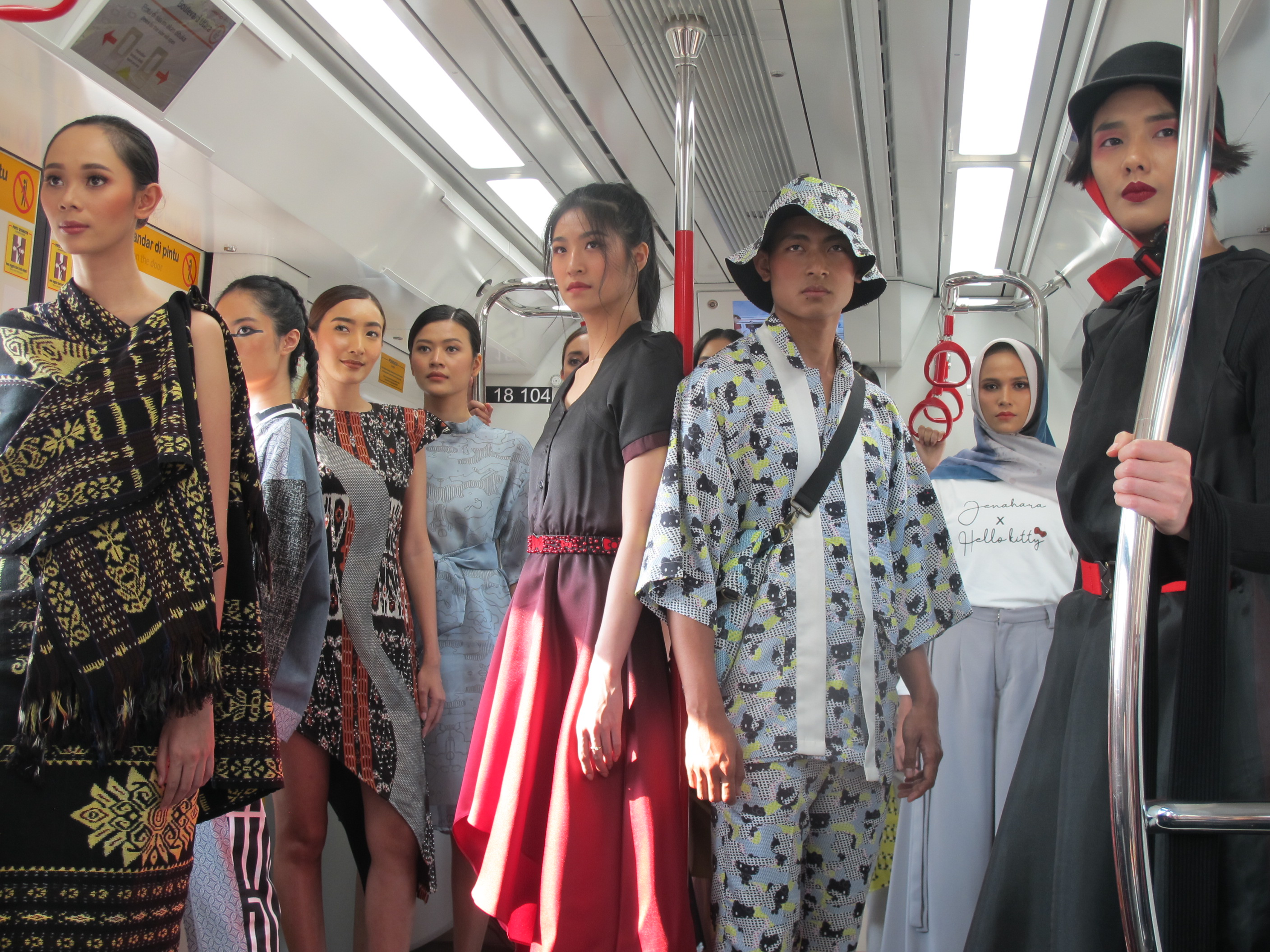 Ini Dia Fashion Show Pertama yang Digelar di LRT Jakarta