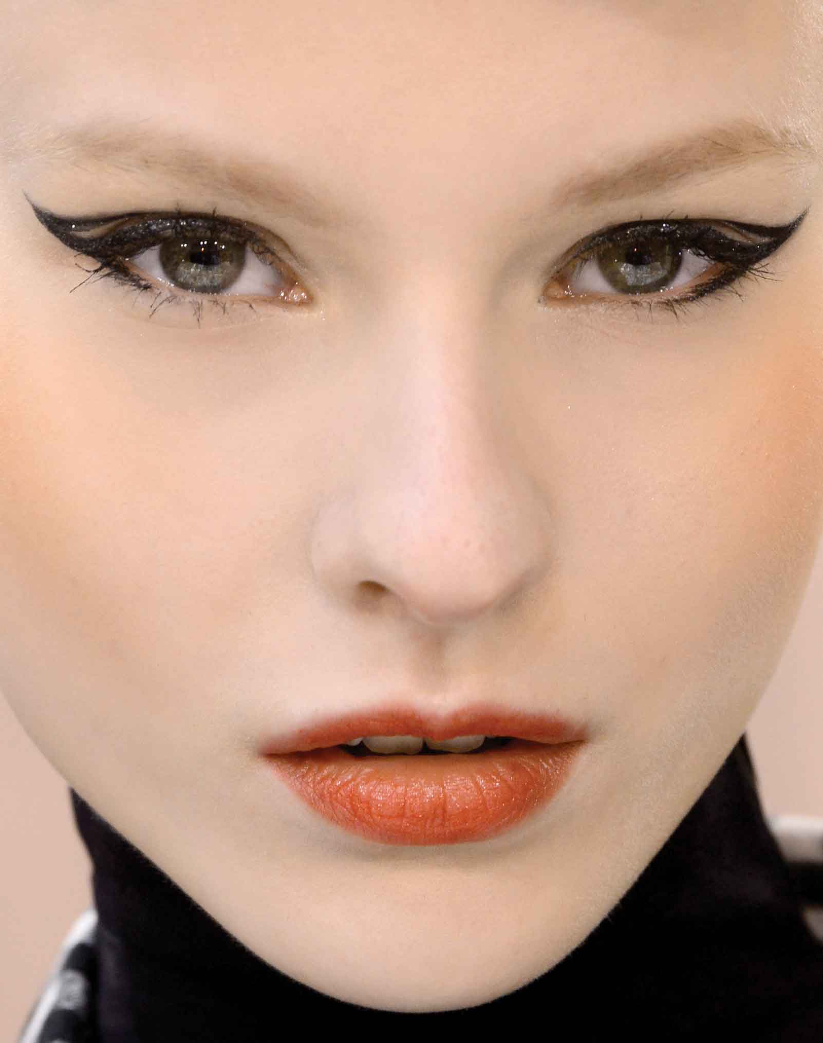 Tip Mudah Aplikasikan Riasan Winged Eyes