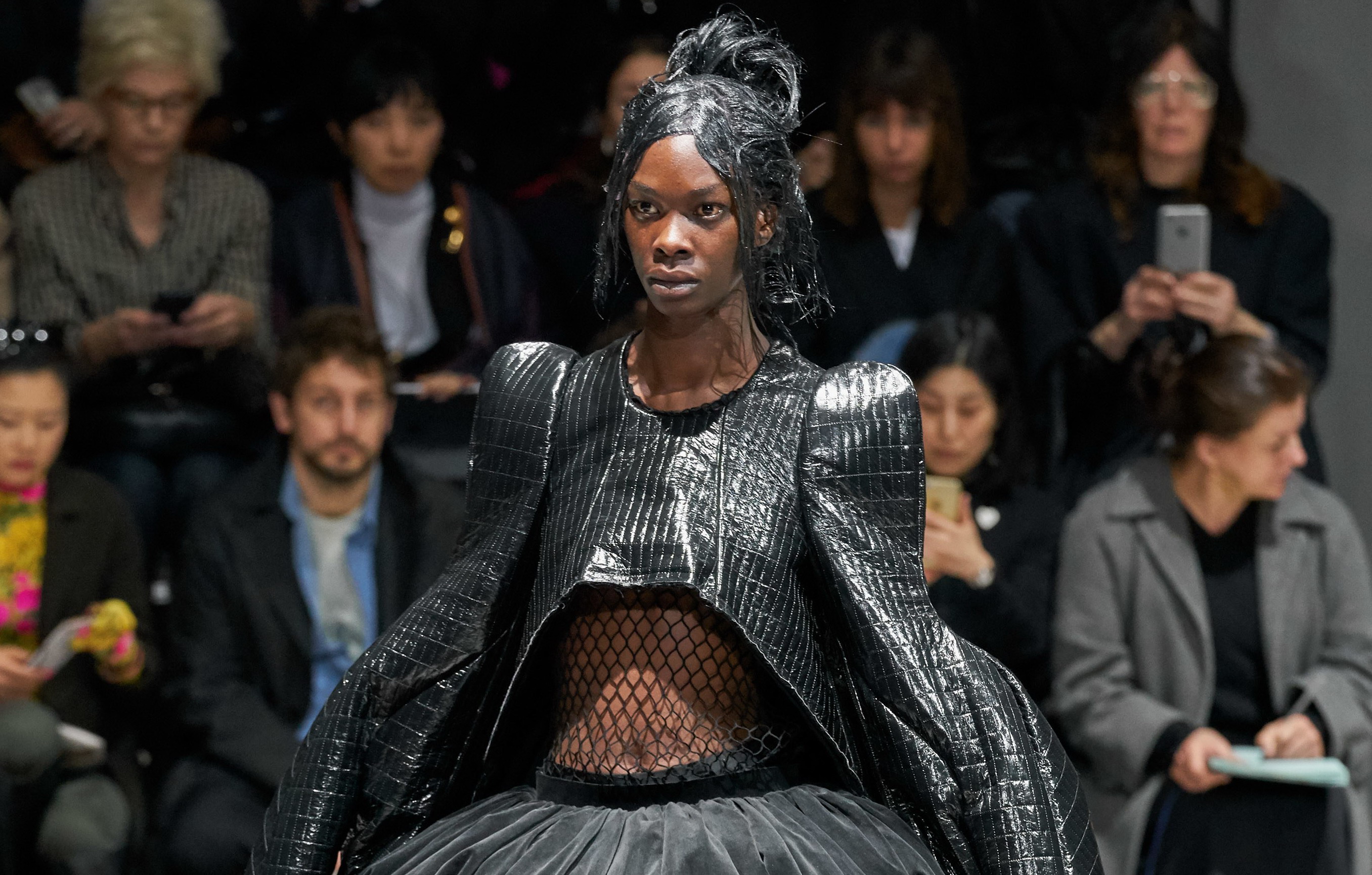 Pesona Hitam Dalam Koleksi Comme des Garçons Fall Ready-to-Wear 2019