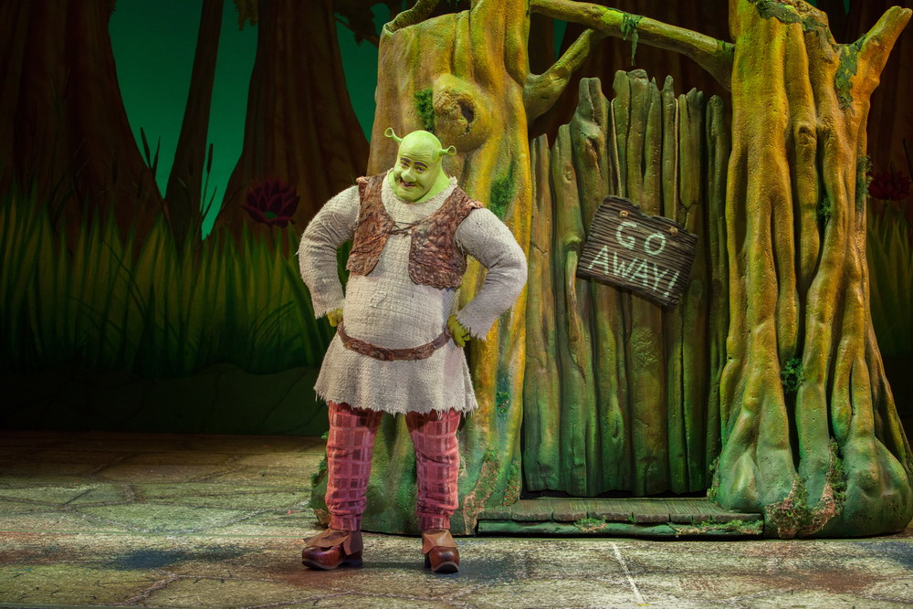 Menikmati Shrek dalam Gaya Teater Musikal