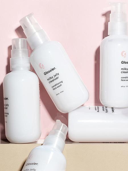 Glossier Melansir Sabun Pencuci Wajah Sekaligus Pembersih Makeup