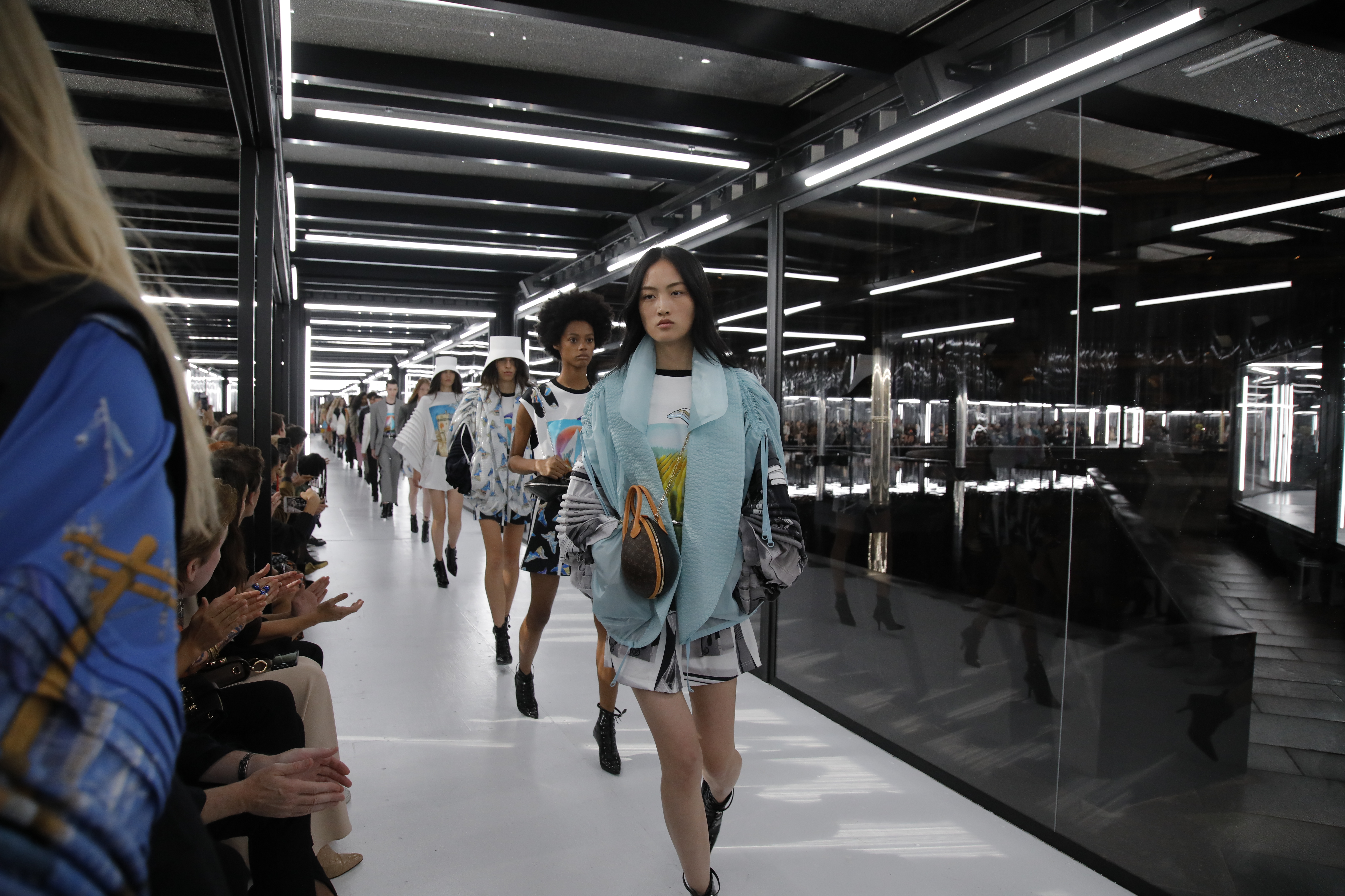 Kembali ke Masa Depan Bersama Louis Vuitton di Musim Spring Summer 19