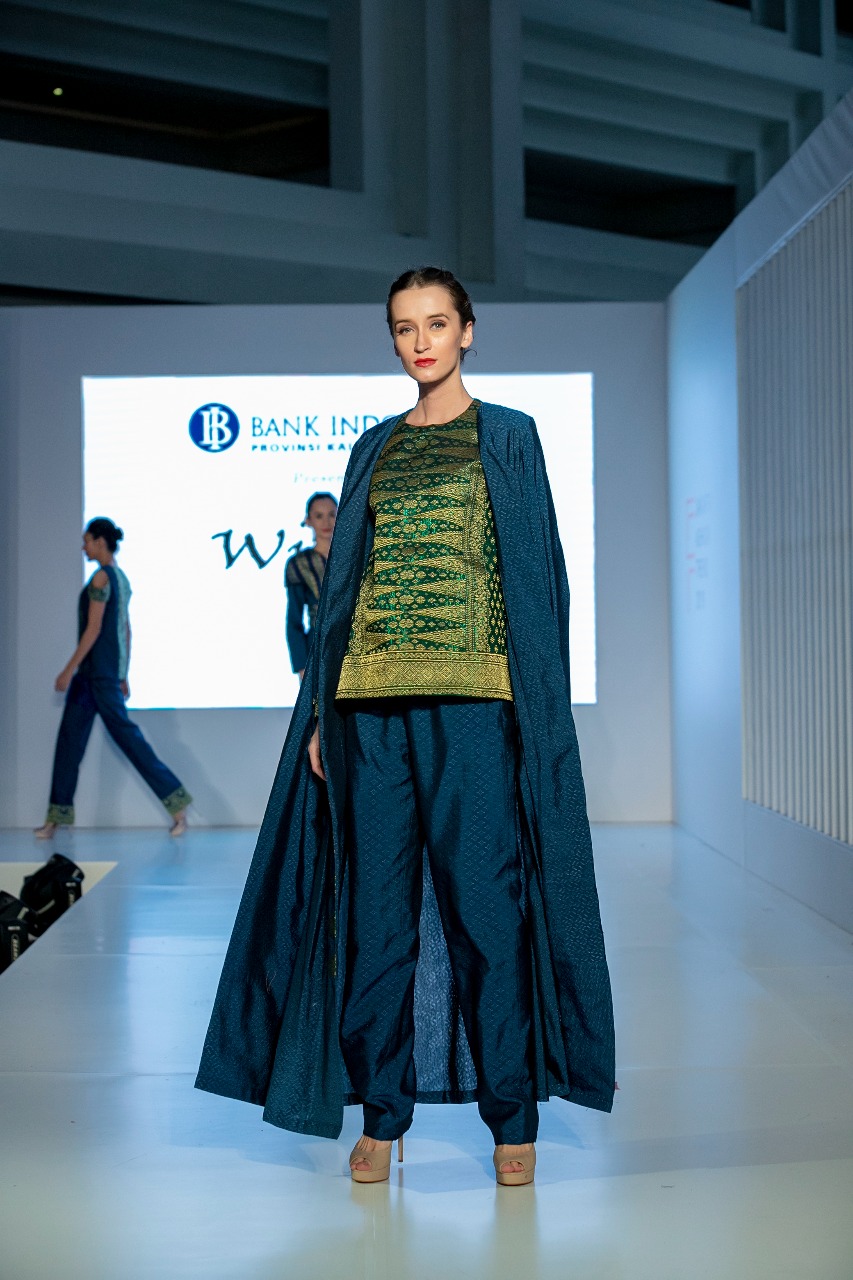 Melihat Tenun Sambas yang Hadir di Jakarta Fashion Trend 2019