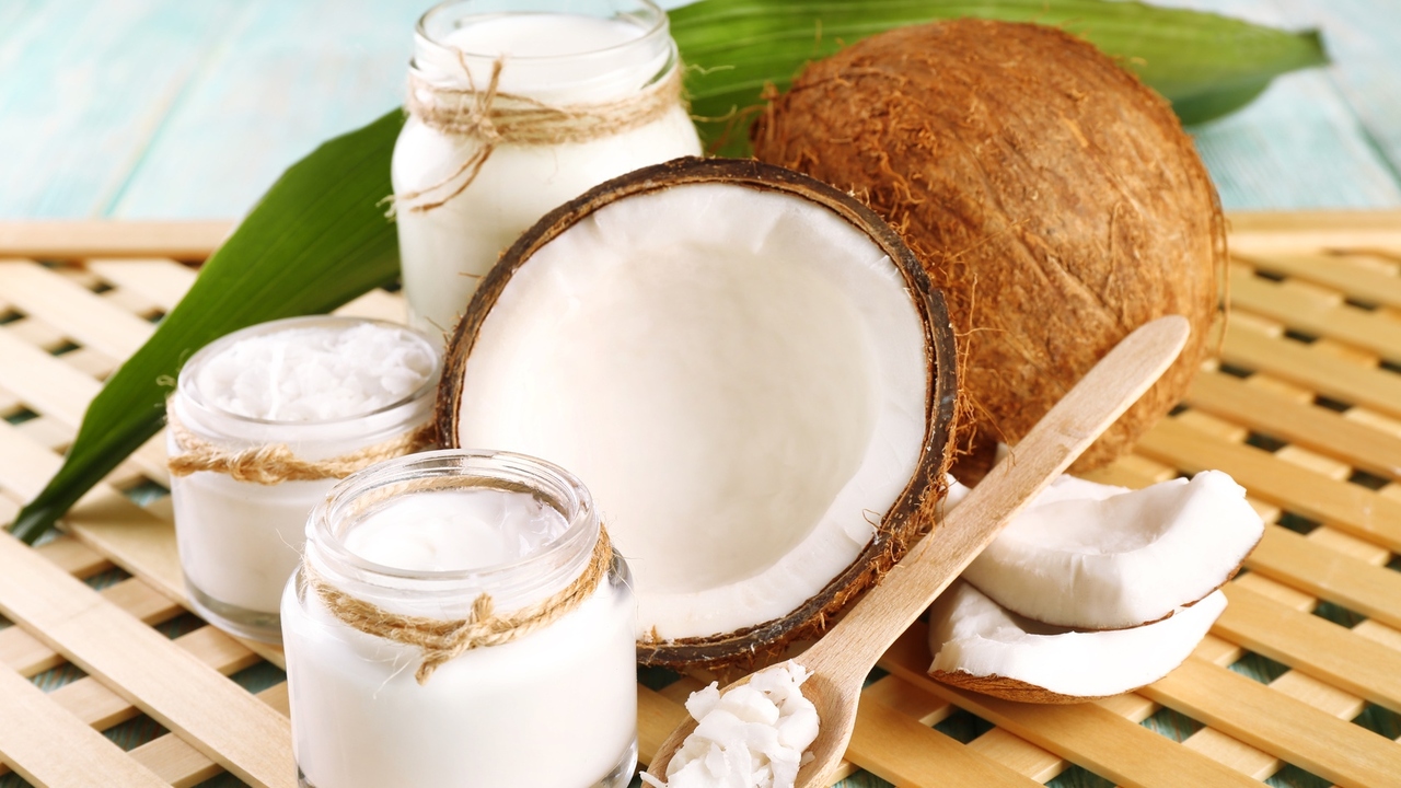 Coconut Oil Serba Natural sebagai Makeup Remover