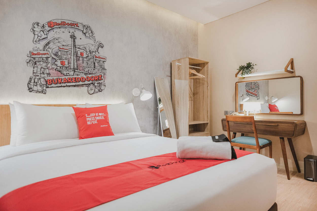 RedDoorz Sediakan 100 Kamar  Hotel  Gratis untuk  Para Tenaga 