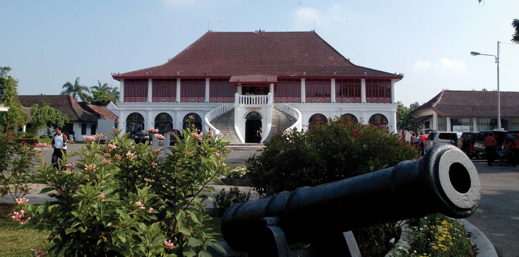 Arsitektur Indis yang Memadukan Unsur Indonesia dan Eropa di Museum Sultan Mahmud Badaruddin II