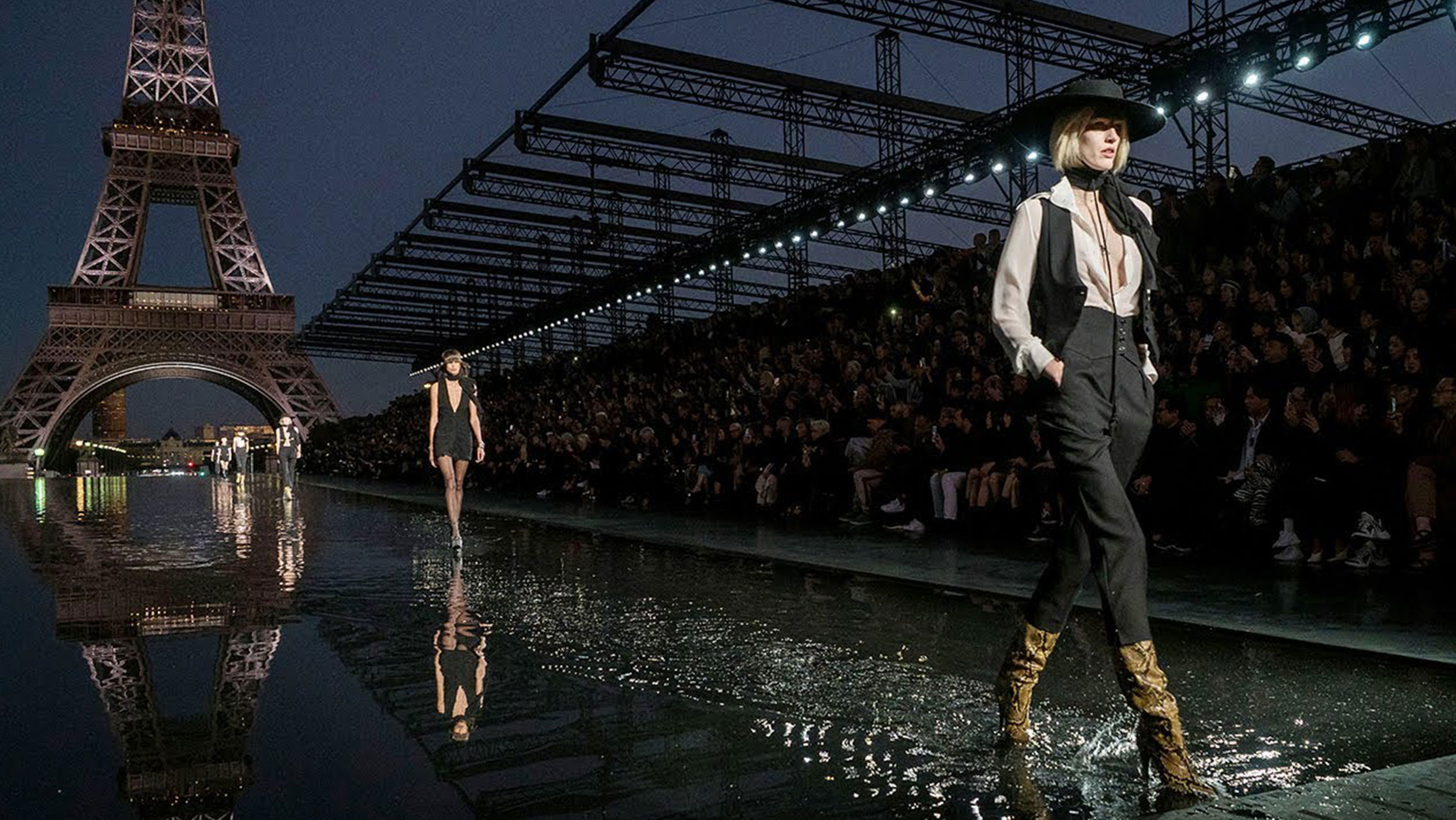 Saint Laurent Tak Akan Gabung Paris Fashion Week Musim Depan