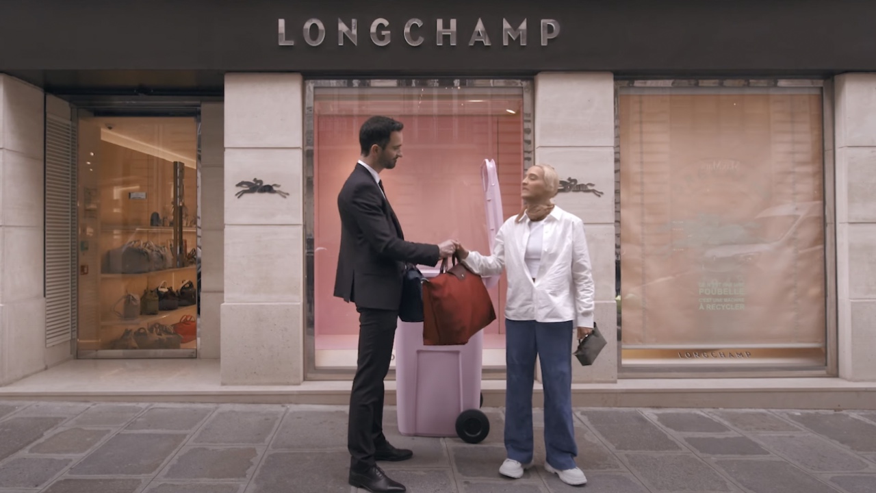 Sisi Humoris Marie Papillon dalam Video Kampanye Longchamp Le Pliage