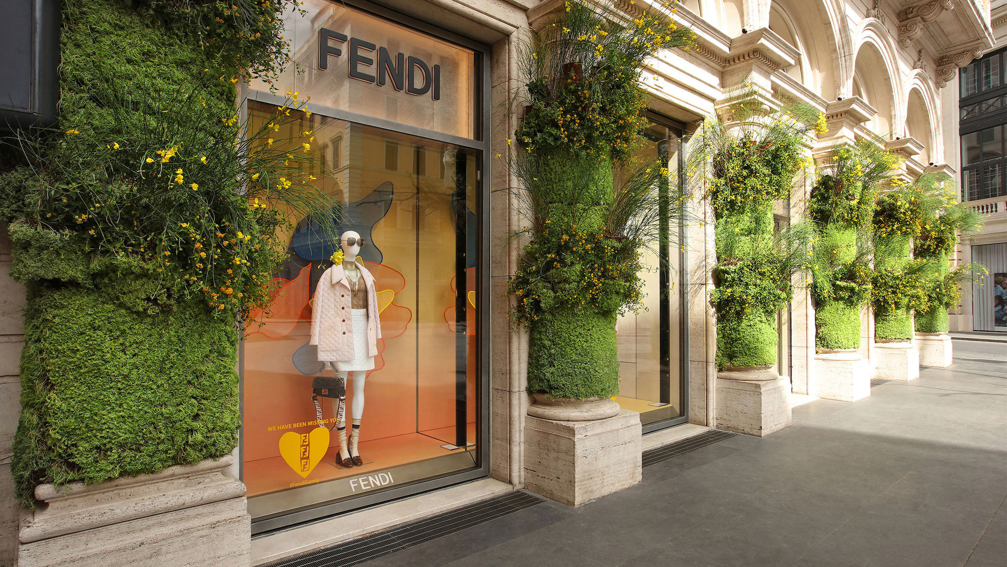 Fendi Kembali Membuka Pintu Butiknya di Italia