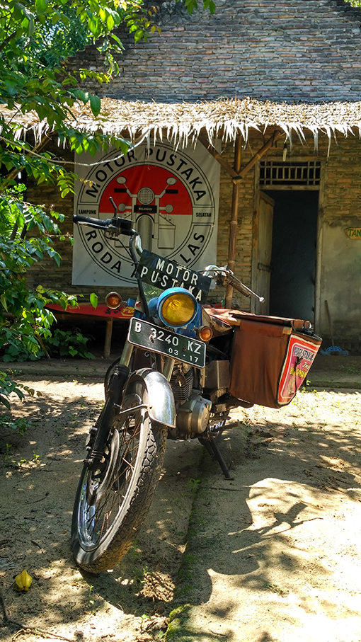 Tidak Adanya Perpustakaan di Desa Pematang Pasir, Lampung Selatan, Mendorong Sugeng Hariyono Membuat Motor Pustaka