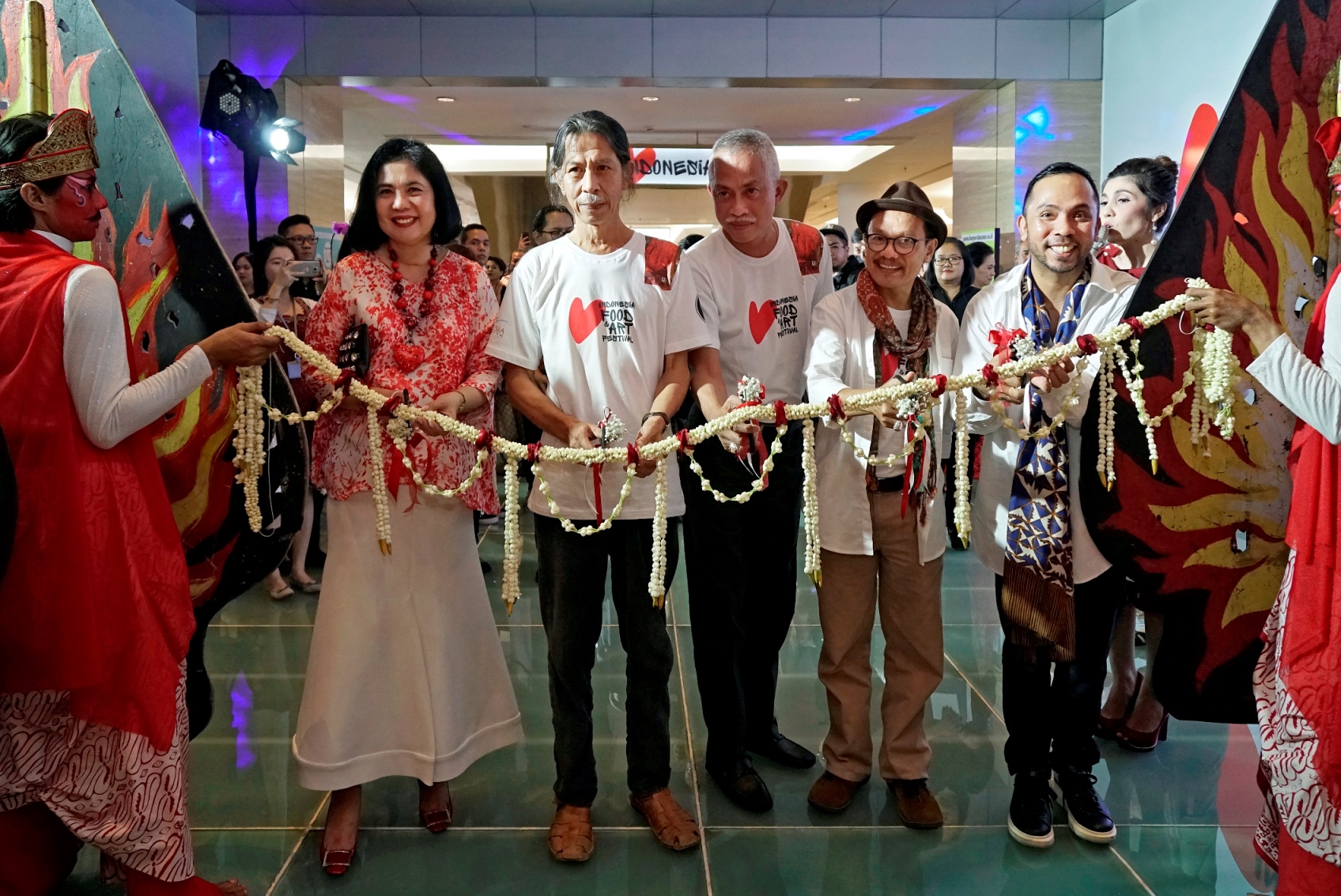 Hadiri Pameran Seni Fine Art Exhibition di Plaza Indonesia