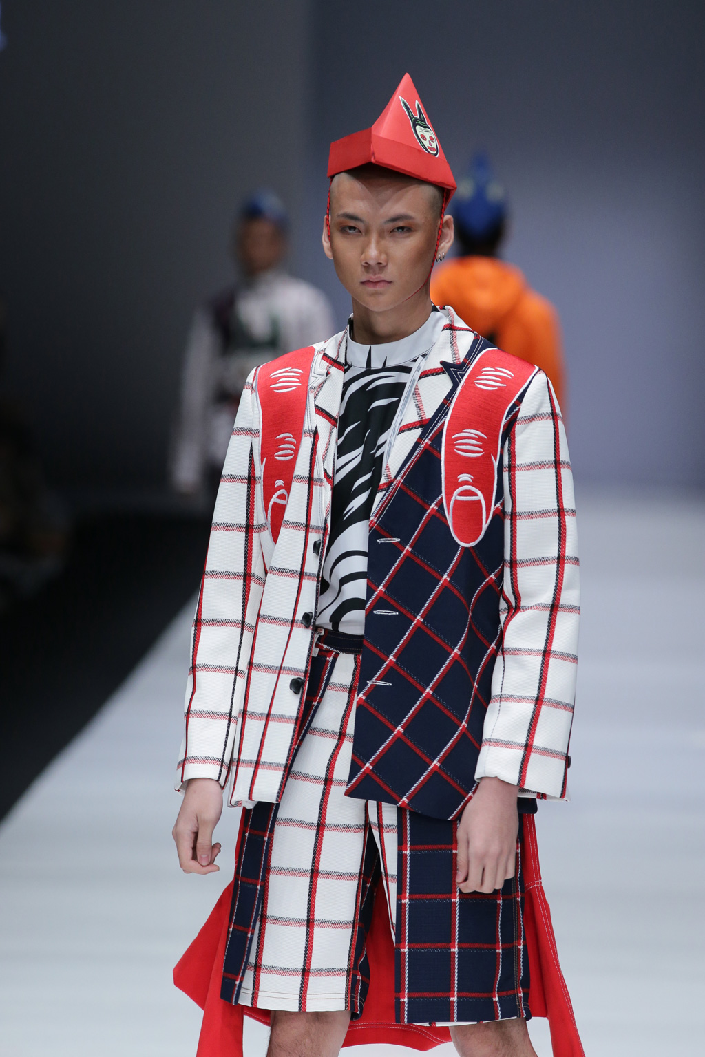 Menilik Sentuhan Gaya Dari  Makoto Washizu dalam Pagelaran Indonesia Fashion Forward