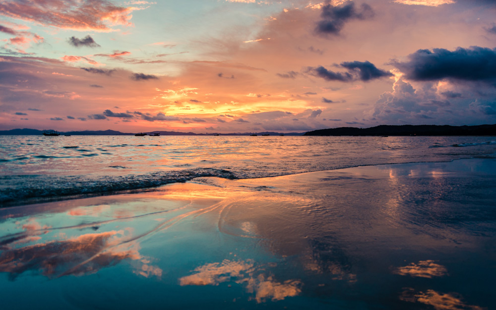 Destinasi Wajib, Indahnya Pantai Tersembunyi