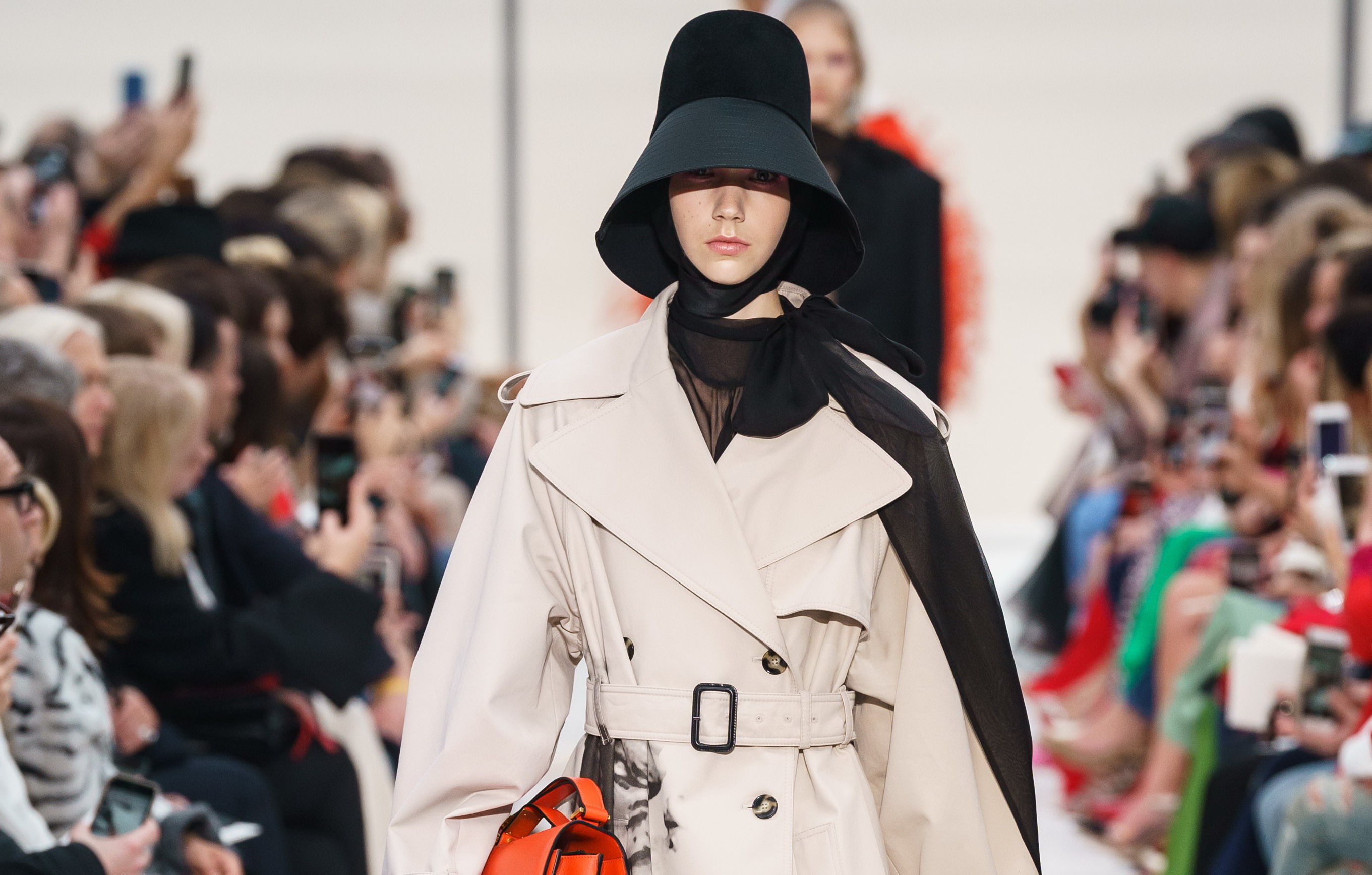 Lebur Artistik Dalam Koleksi Valentino Fall Ready-to-Wear 2019