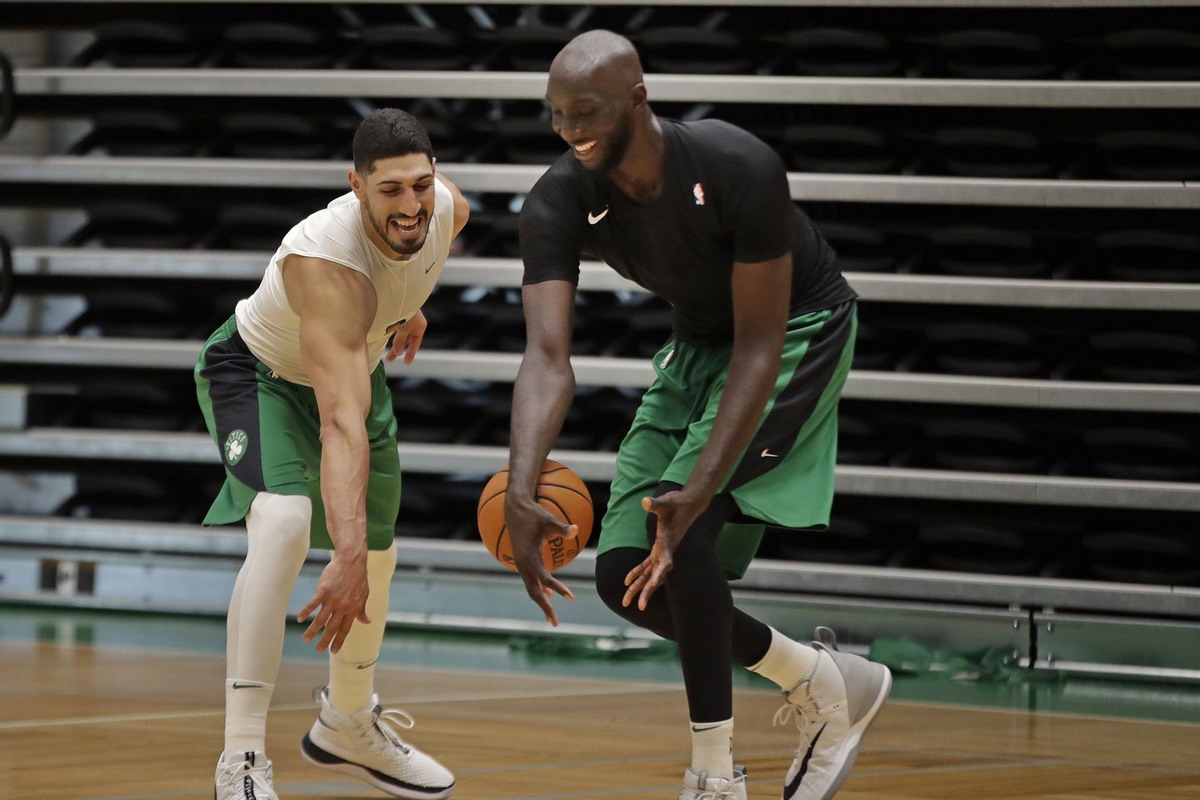 Pemain Celtics Enes Kanter dan Tacko Fall Berbagi Pengalaman Ramadan Mereka