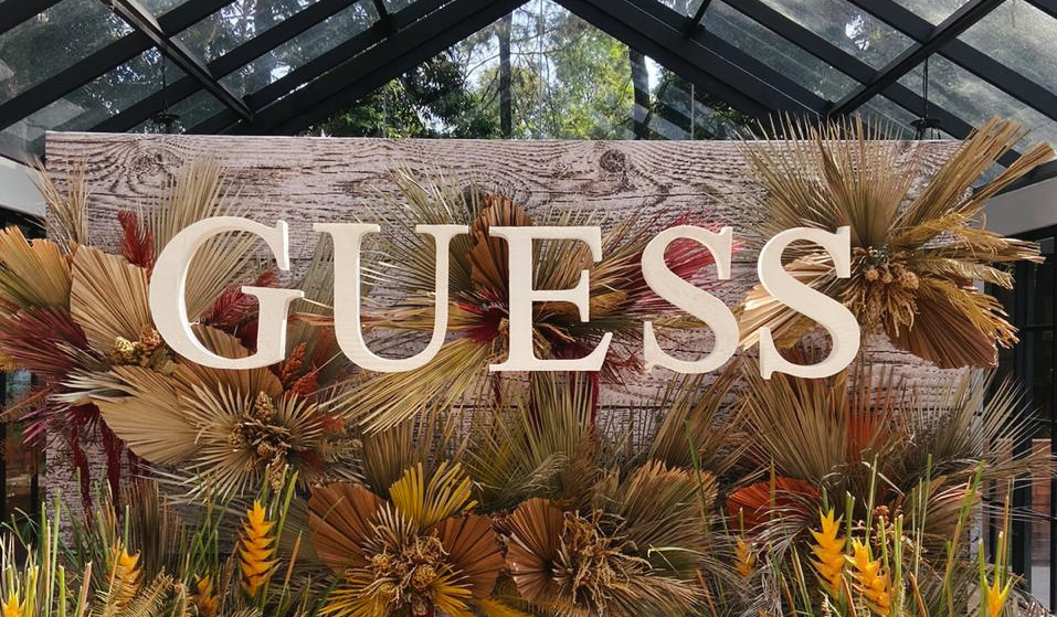 Rehat Sejenak Lewat “A Fall Getaway” Bersama Guess