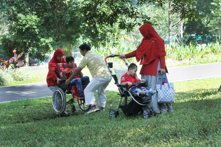 Keceriaan Anak-Anak Penyandang Cerebral Palsy di Ruang Terbuka