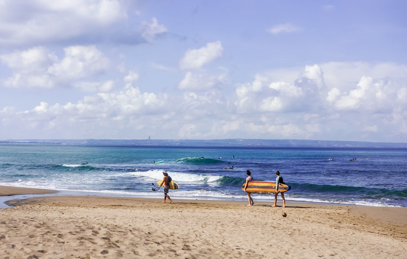 Mengarungi Deburan Ombak Canggu