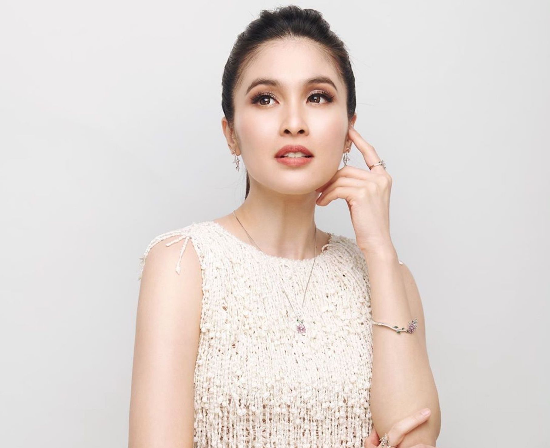 Tengok Empat Lini Produk Perhiasan Emas Terbaru dari Sandra Dewi