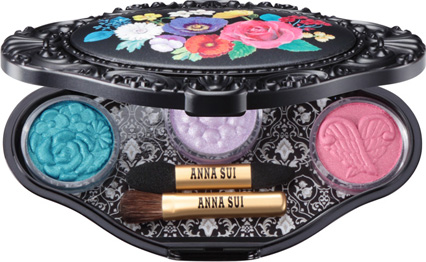 Eksplorasi Warna Riasan dengan Rangkaian Makeup Majestik dari Anna Sui