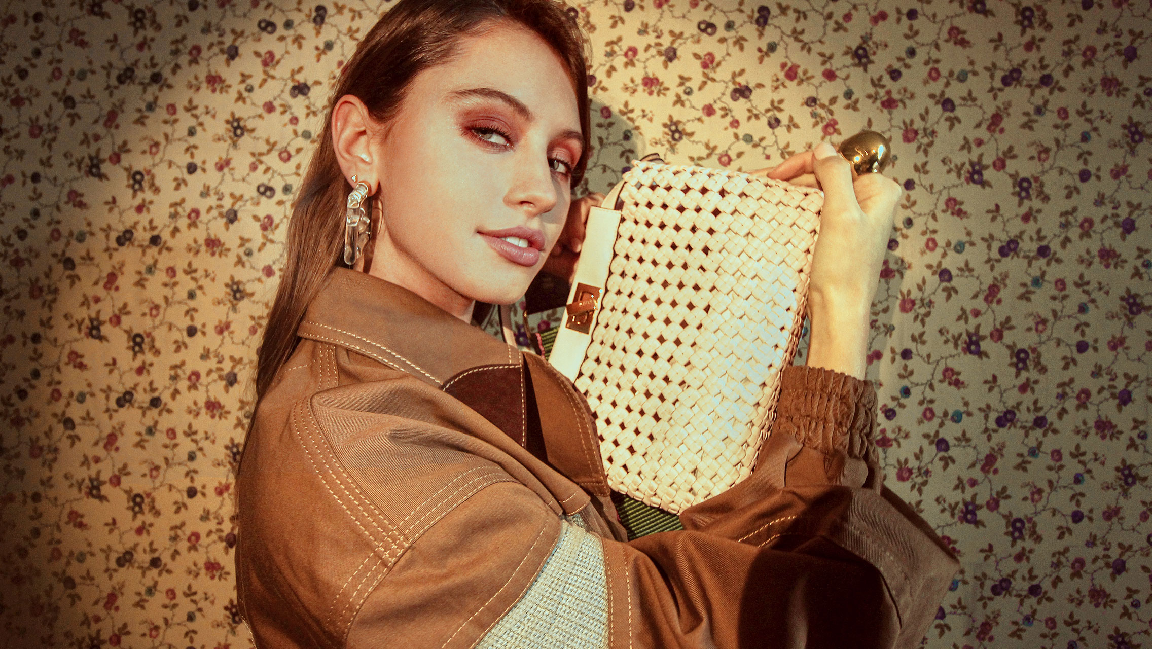 Iris Law Jadi Wajah Baru Fendi Peekaboo