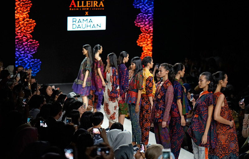 Kejutan Nuansa Muda Alleira Batik x Rama Dauhan di PIFW 2018