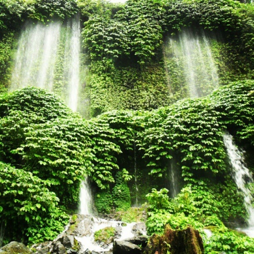 Ada Air Terjun Setipis Benang di Rinjani 