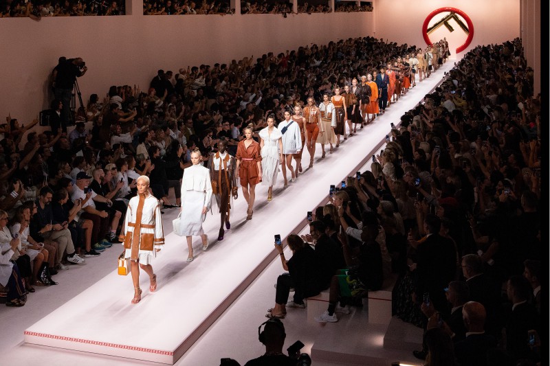 Mengintip Koleksi Spring/Summer 19 Fendi  oleh Karl Lagerfeld